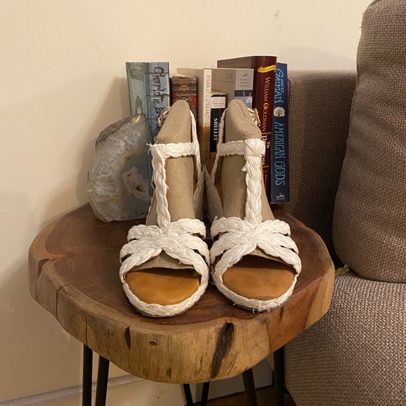 Andre Assous White Wedges - Size 39 (8.5) - Picture 6 of 7